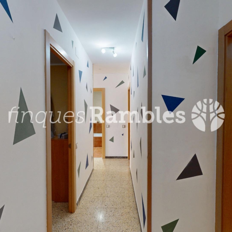 Amplio piso de 4 habitaciones en el centro de Vilanova del Camí