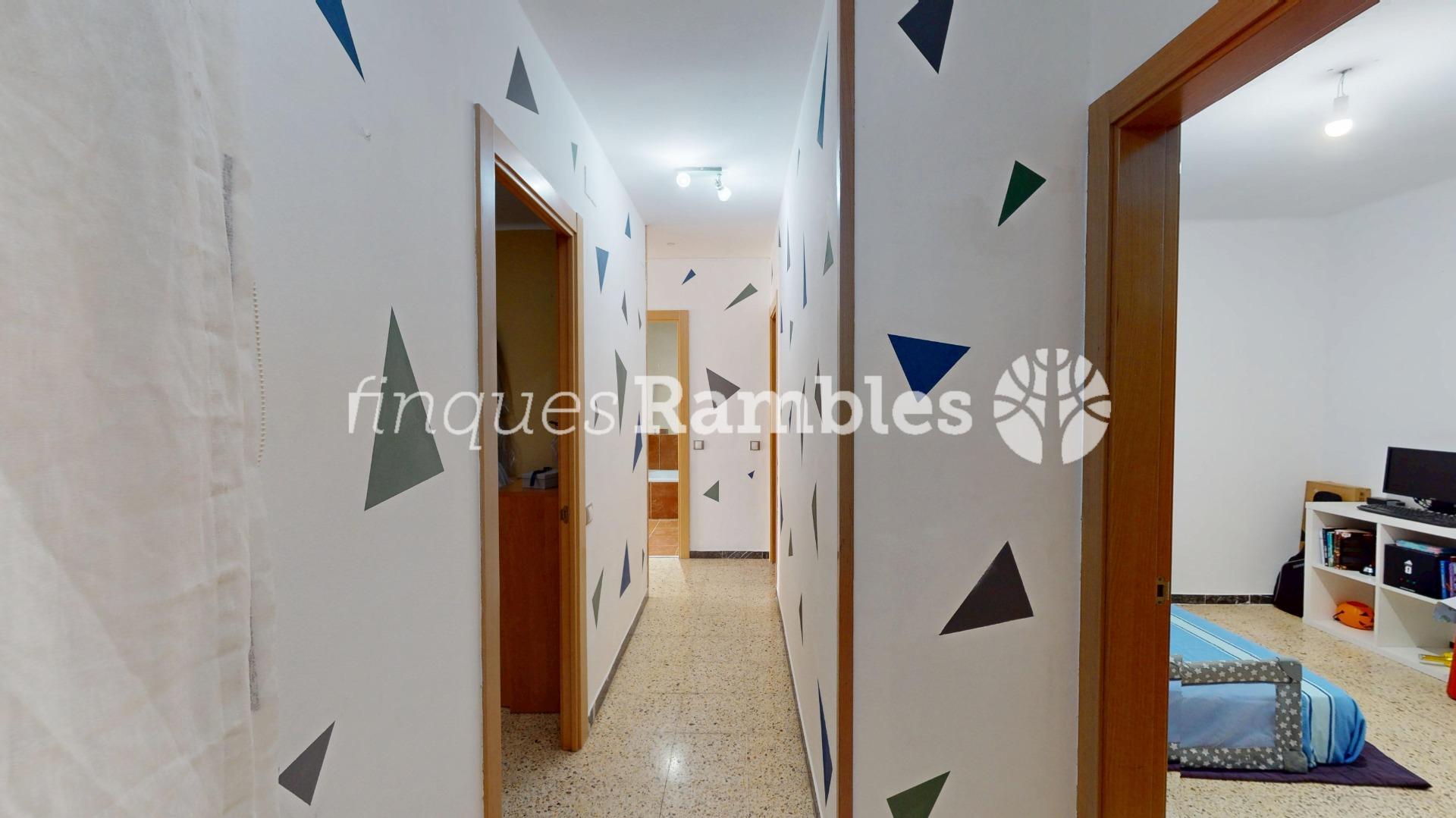 Amplio piso de 4 habitaciones en el centro de Vilanova del Camí