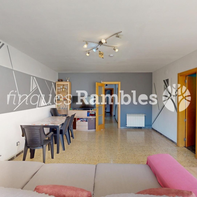Amplio piso de 4 habitaciones en el centro de Vilanova del Camí