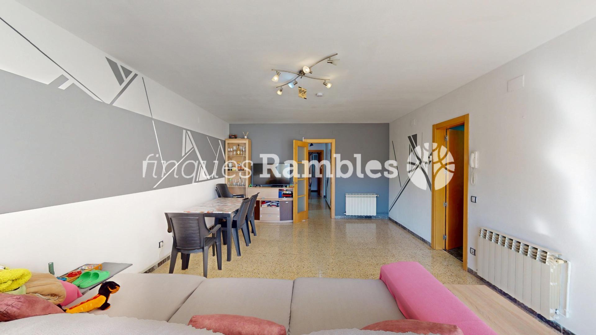 Amplio piso de 4 habitaciones en el centro de Vilanova del Camí
