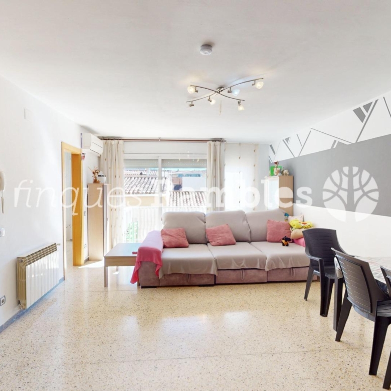 Amplio piso de 4 habitaciones en el centro de Vilanova del Camí