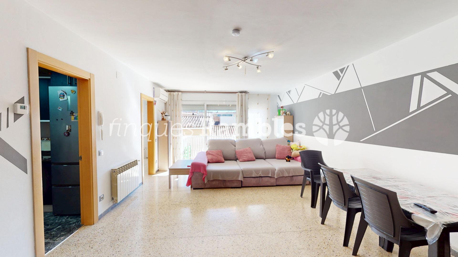 Amplio piso de 4 habitaciones en el centro de Vilanova del Camí