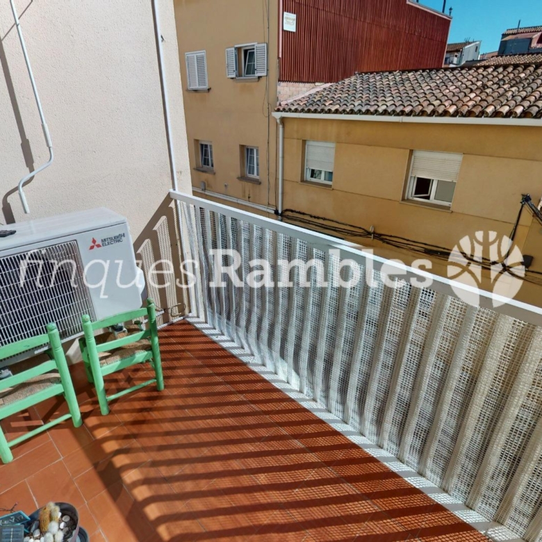 Amplio piso de 4 habitaciones en el centro de Vilanova del Camí