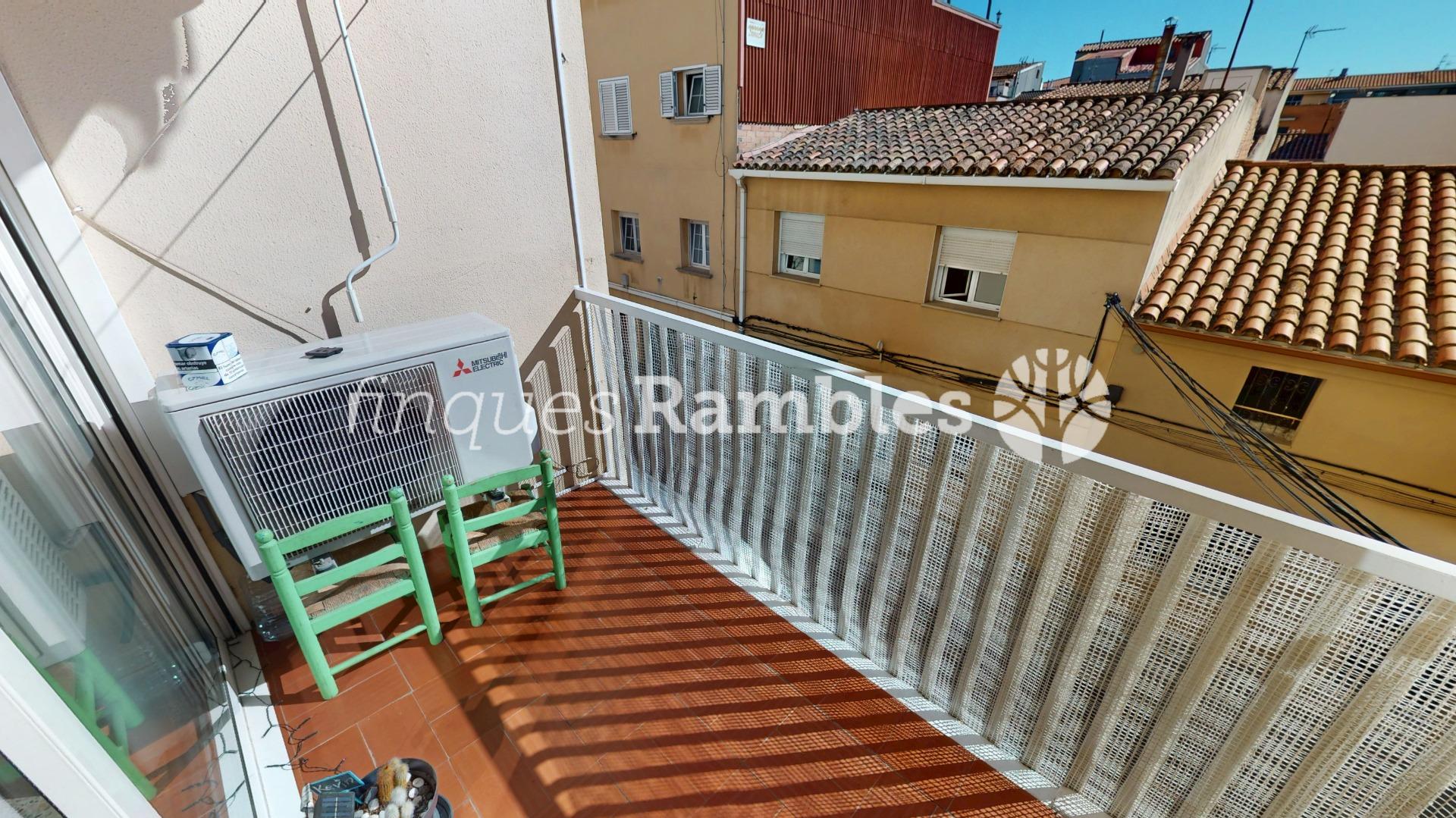 Amplio piso de 4 habitaciones en el centro de Vilanova del Camí