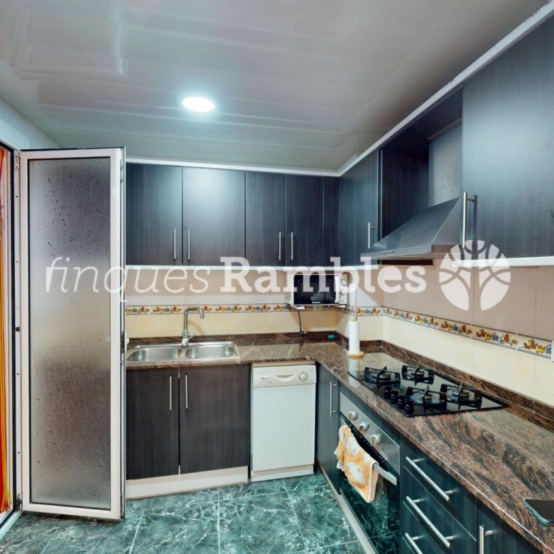 Amplio piso de 4 habitaciones en el centro de Vilanova del Camí
