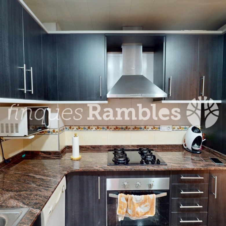 Amplio piso de 4 habitaciones en el centro de Vilanova del Camí