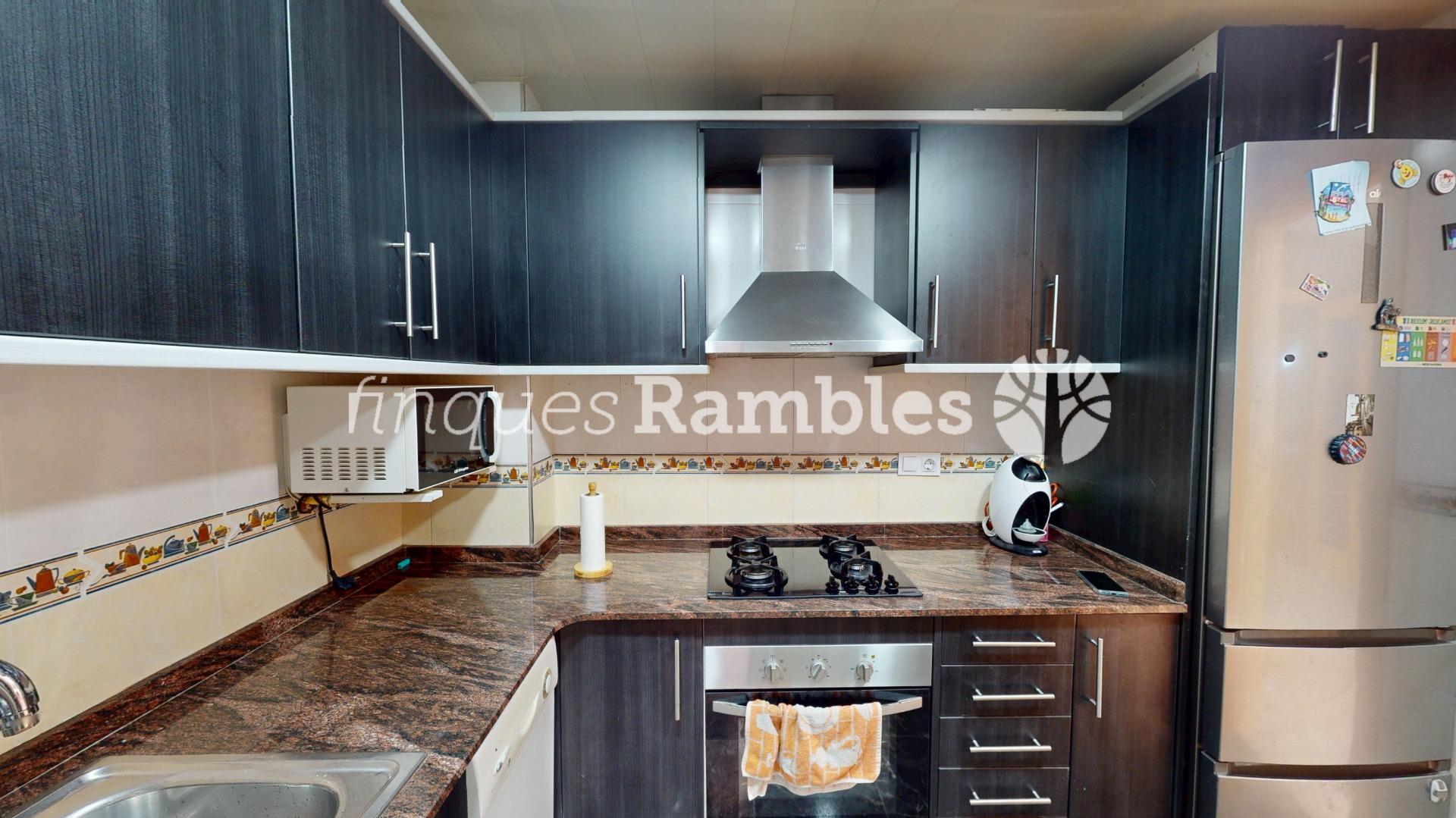 Amplio piso de 4 habitaciones en el centro de Vilanova del Camí