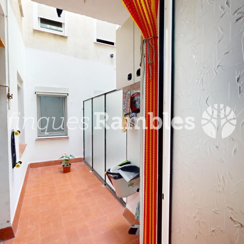 Amplio piso de 4 habitaciones en el centro de Vilanova del Camí