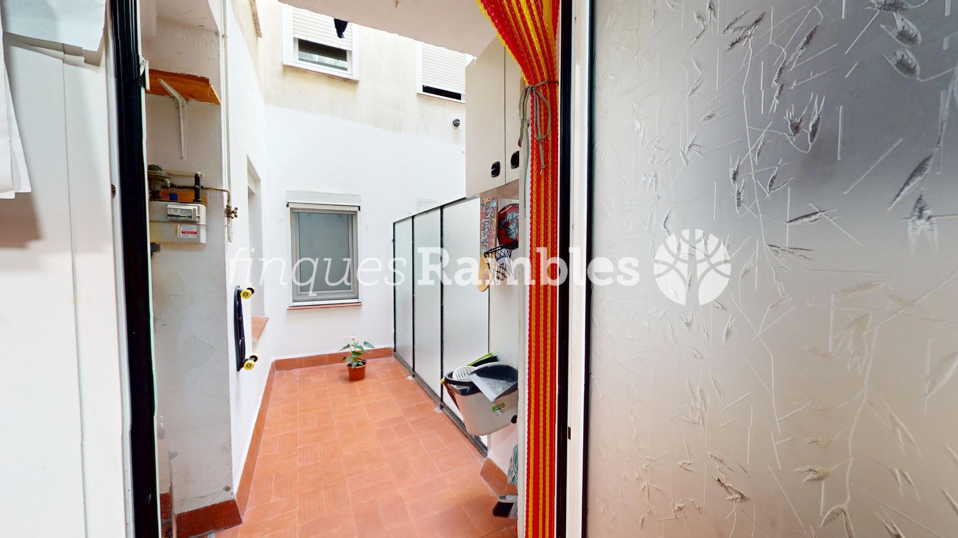Amplio piso de 4 habitaciones en el centro de Vilanova del Camí