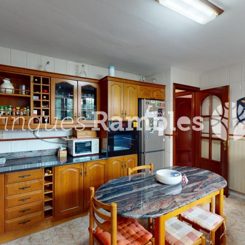 Casa àmplia en una ubicació privilegiada de Set Camins