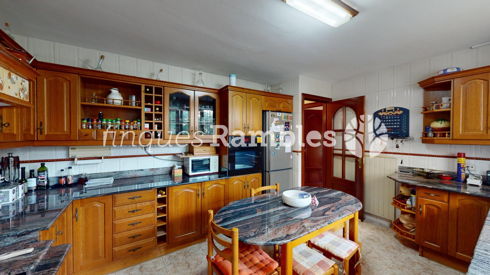 Casa àmplia en una ubicació privilegiada de Set Camins