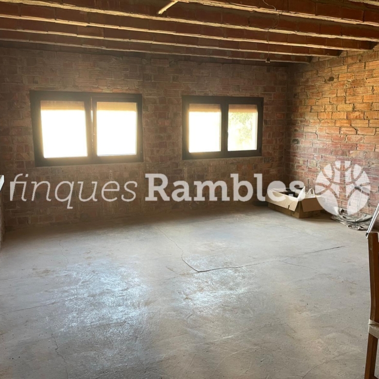 Dues cases amb gran potencial a Els Prats de Rei