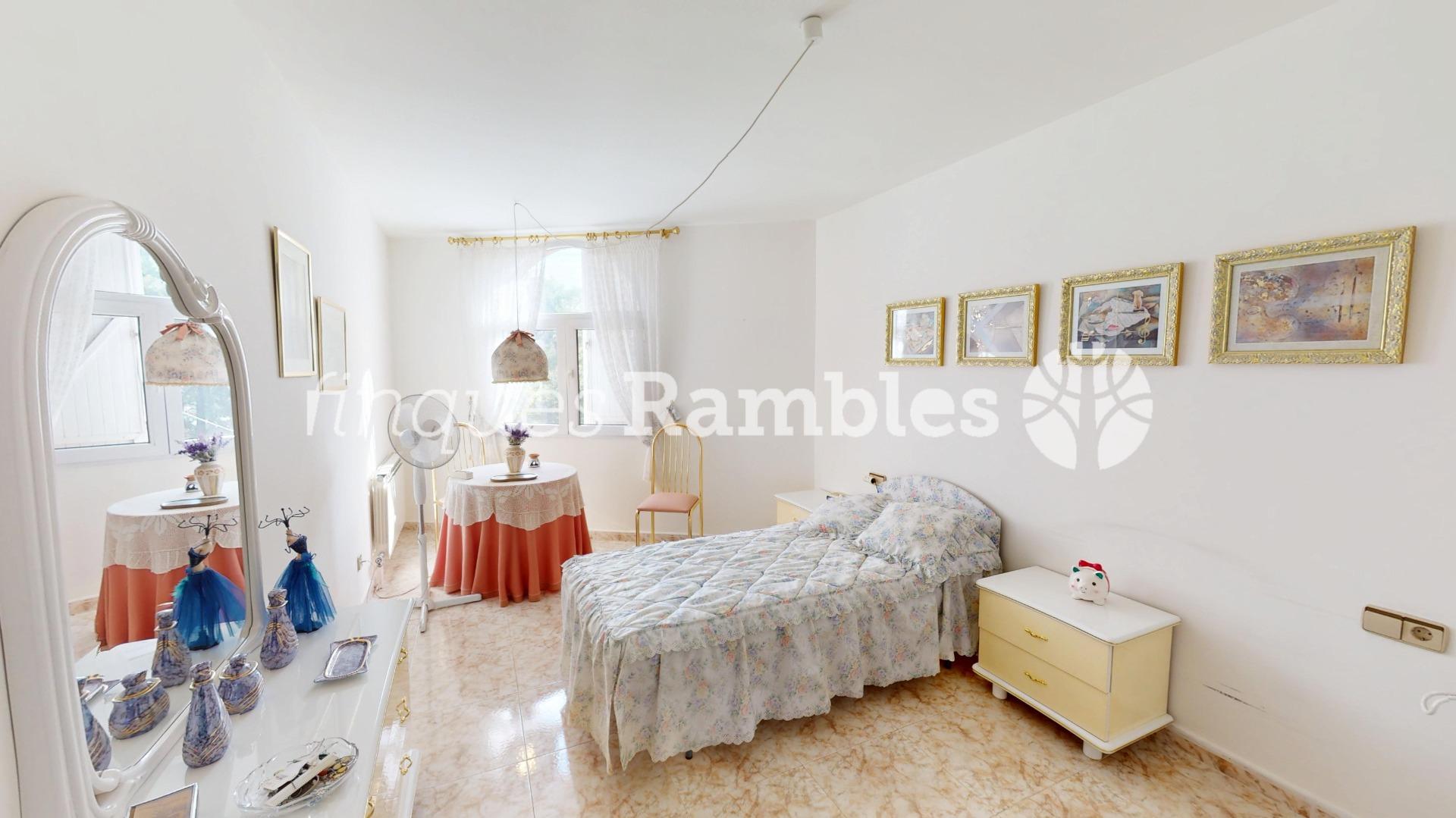 Casa àmplia en una ubicació privilegiada de Set Camins