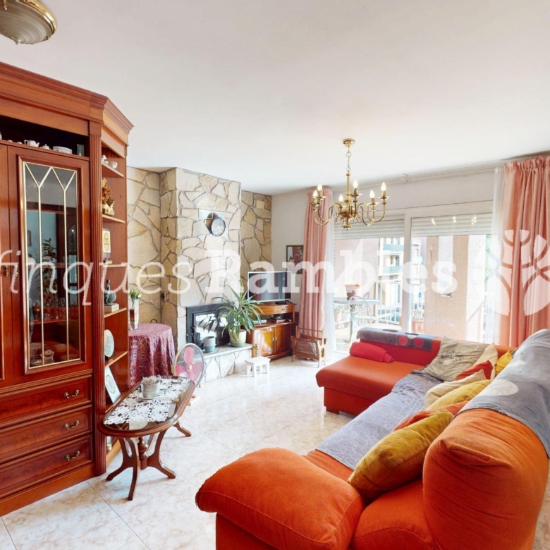 Casa àmplia en una ubicació privilegiada de Set Camins