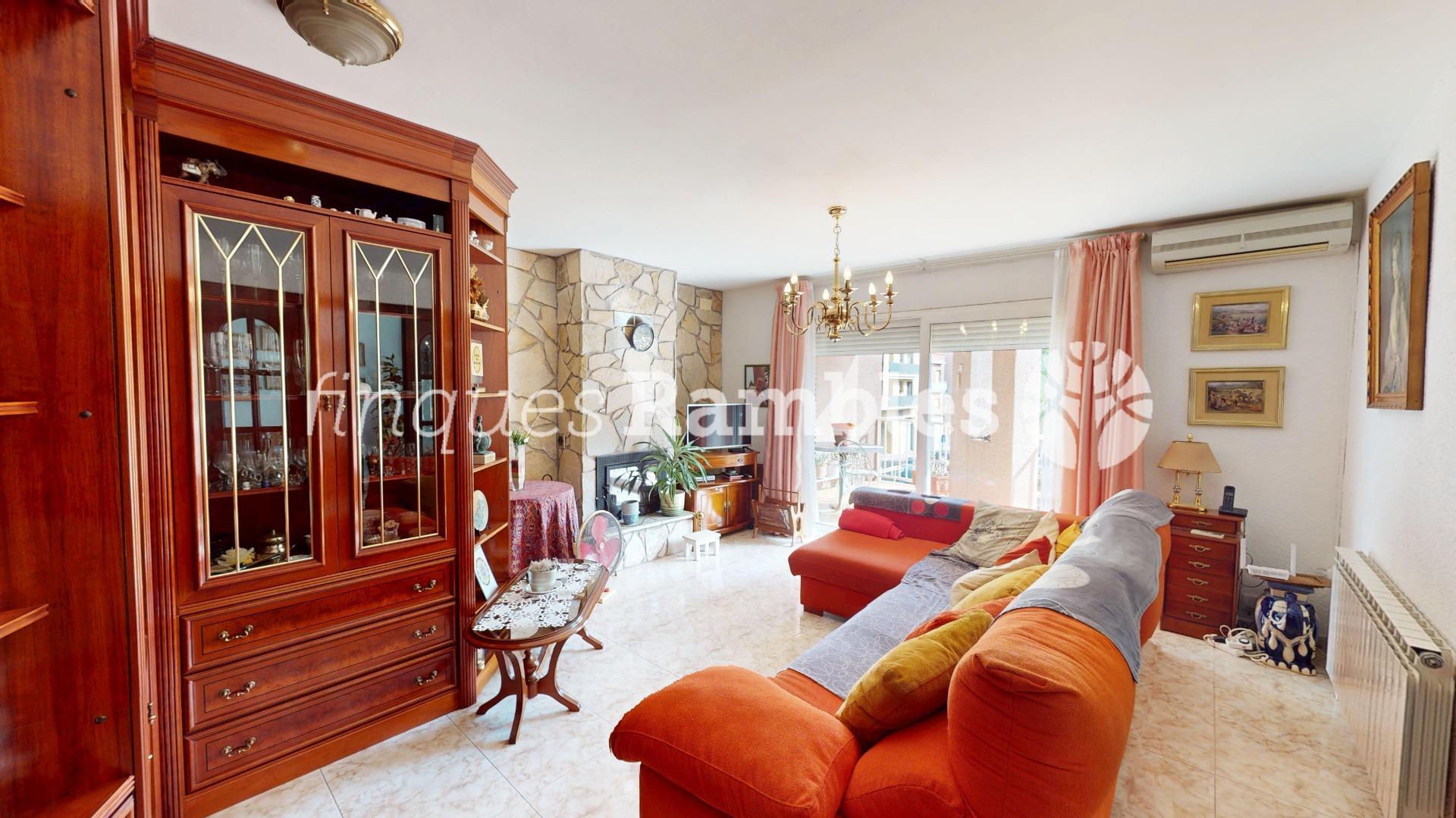 Casa àmplia en una ubicació privilegiada de Set Camins