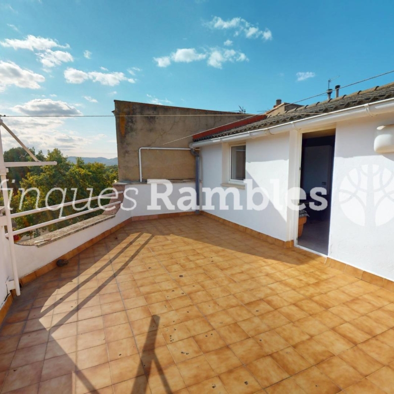 Casa àmplia en una ubicació privilegiada de Set Camins