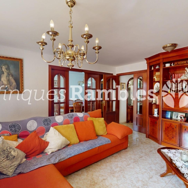 Casa àmplia en una ubicació privilegiada de Set Camins