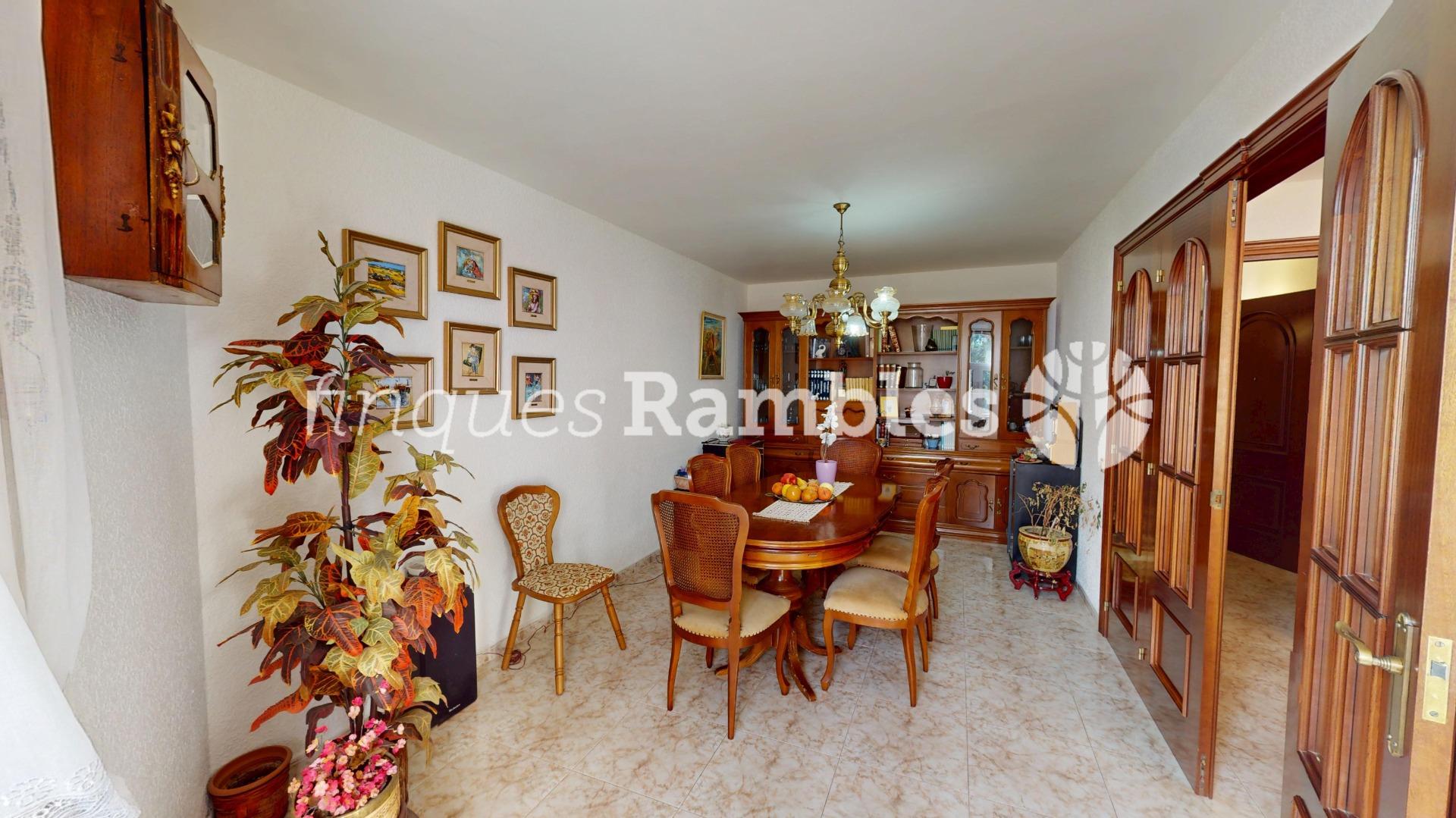 Casa àmplia en una ubicació privilegiada de Set Camins
