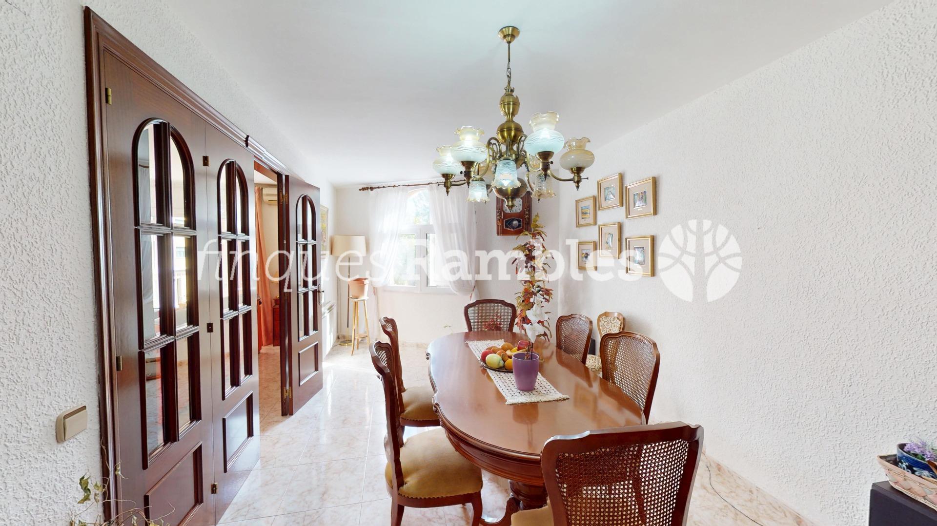 Casa àmplia en una ubicació privilegiada de Set Camins