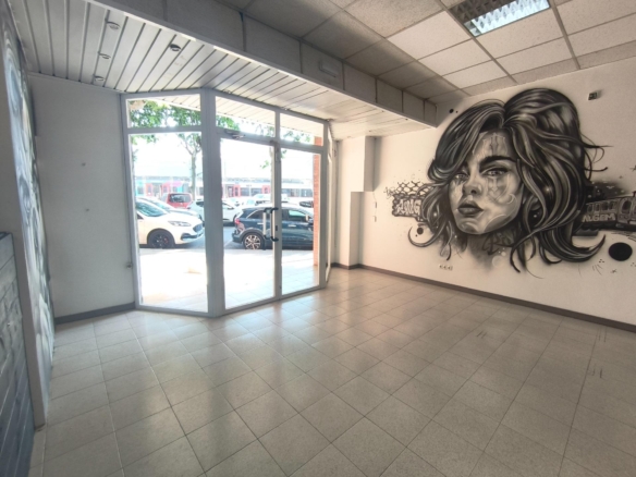 LOCAL COMERCIAL EN ZONA ESTACIÓN DE TREN Y AUTOBUSES