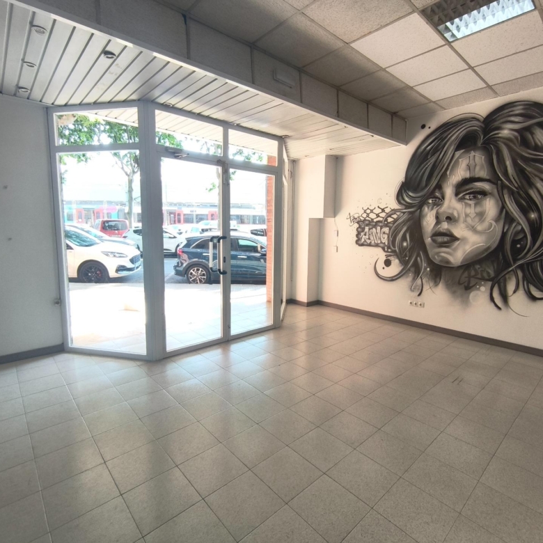LOCAL COMERCIAL EN ZONA ESTACIÓN DE TREN Y AUTOBUSES