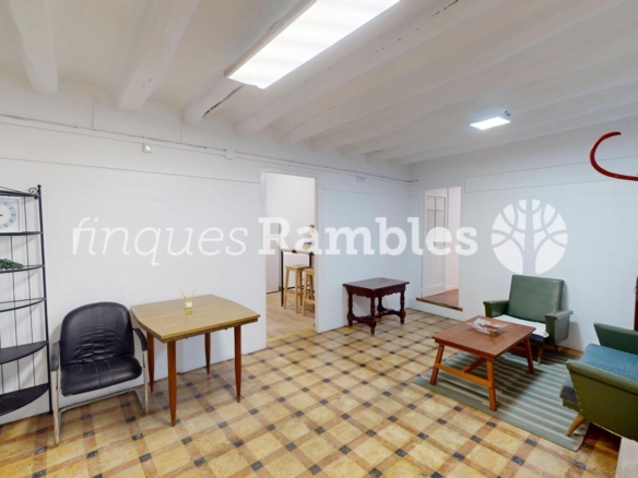 CASA DE POBLE AL CENTRE DE LA POBLA DE CLARAMUNT AMB MOLT POTENCIAL