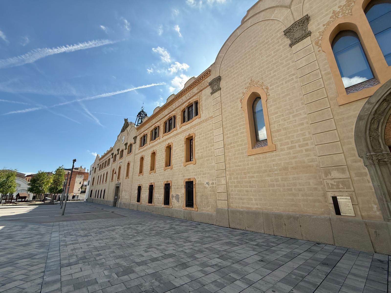 CASA PER REHABILITAR, A LA PLAÇA CASTELLS – 3 CASA PER REHABILITAR, A LA PLAÇA CASTELLS