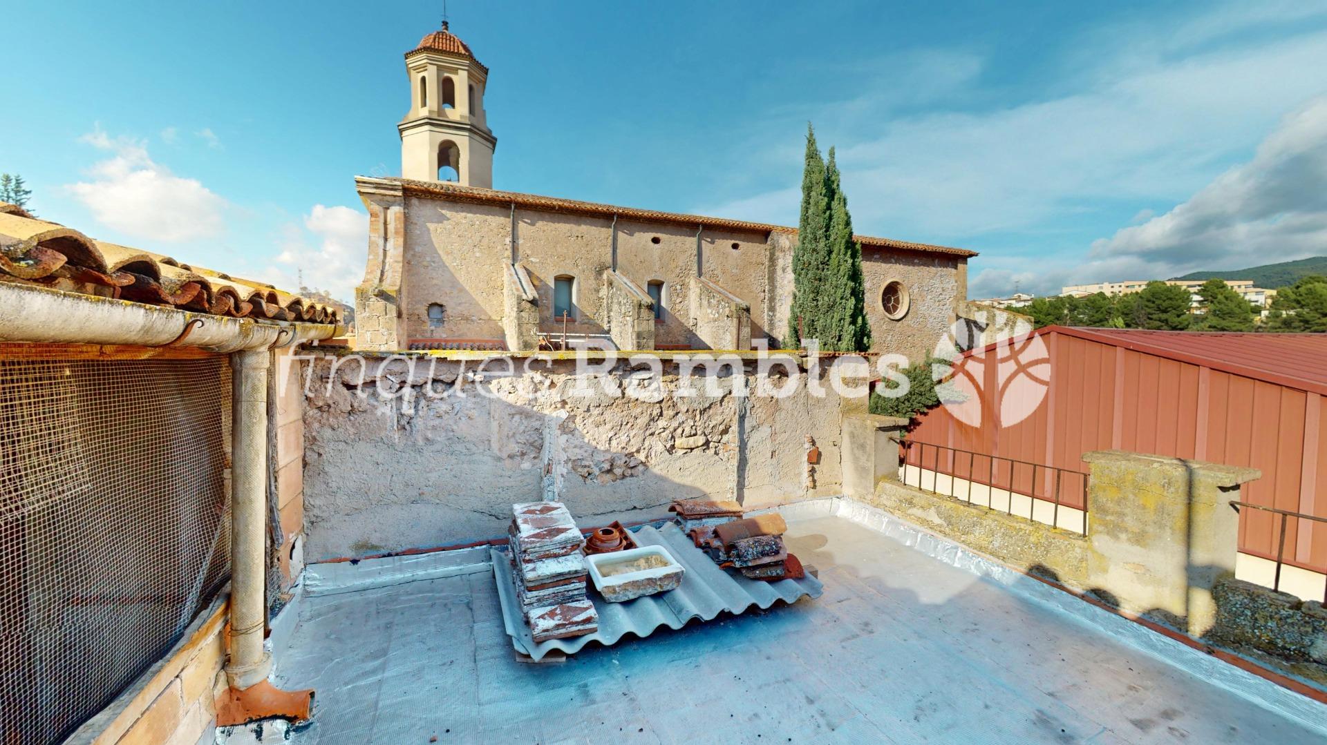 CASA DE POBLE AL CENTRE DE LA POBLA DE CLARAMUNT AMB MOLT POTENCIAL