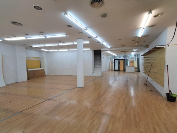Excelente local comercial en pleno centro de Igualada.