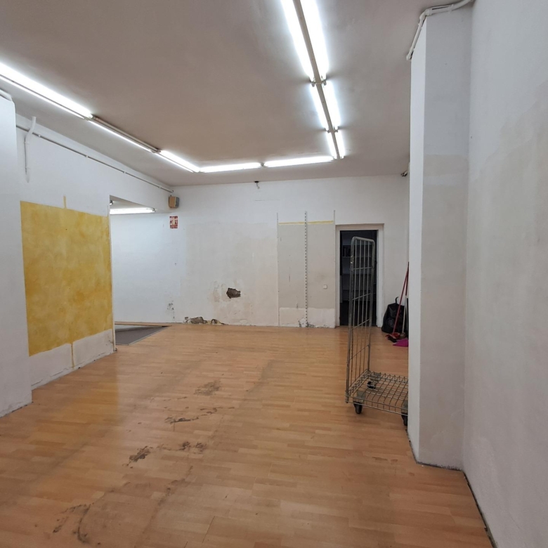 Excelente local comercial en pleno centro de Igualada.
