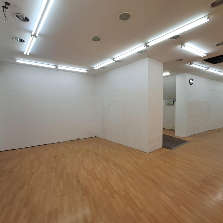 Excelente local comercial en pleno centro de Igualada.