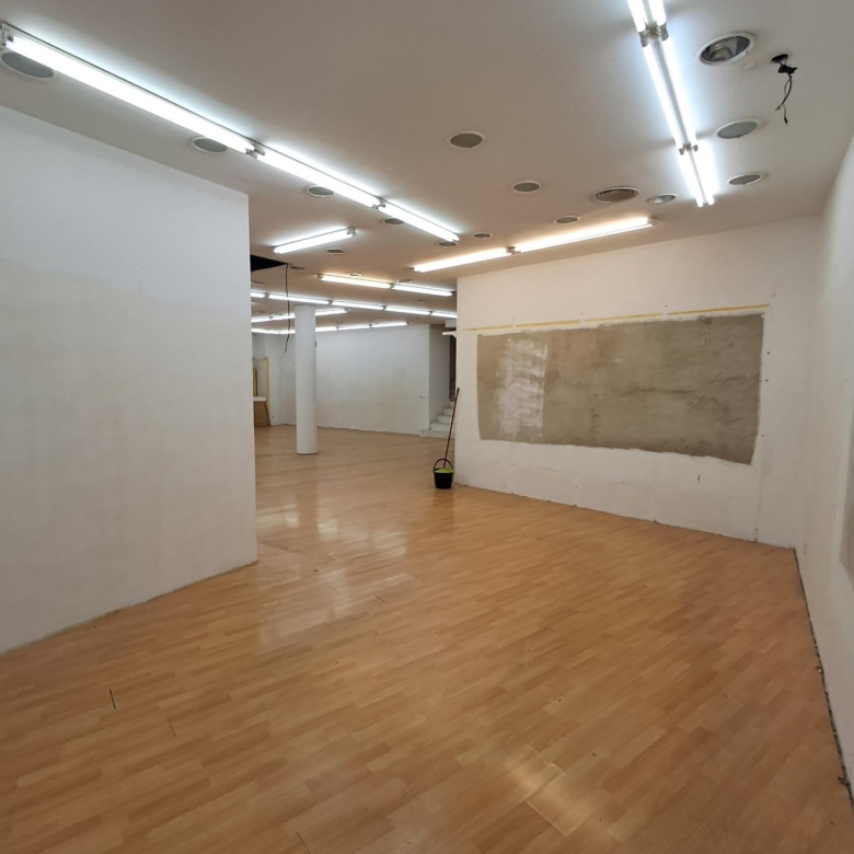 Excelente local comercial en pleno centro de Igualada.
