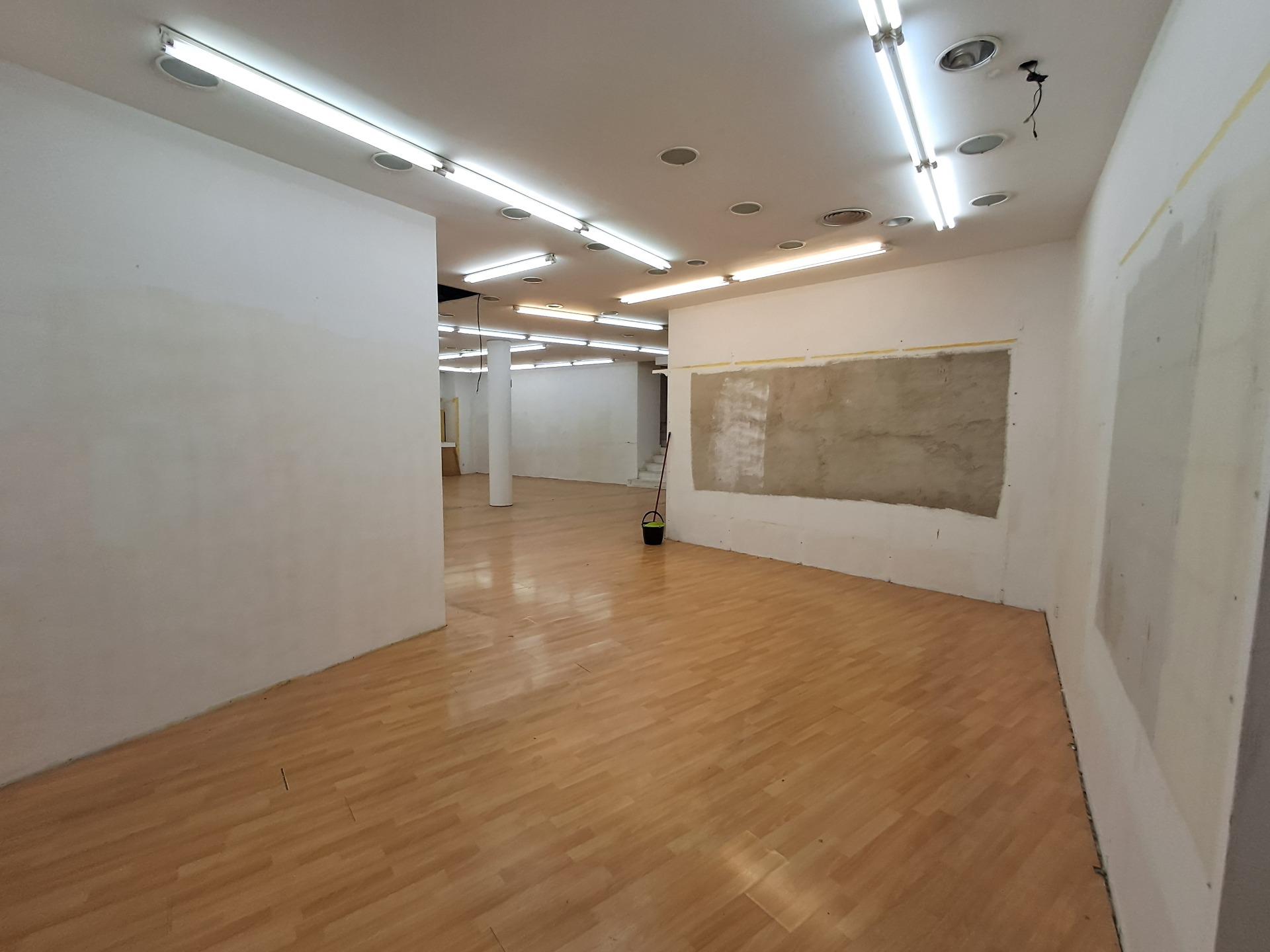 Excelente local comercial en pleno centro de Igualada. – 13 Excelente local comercial en pleno centro de Igualada.