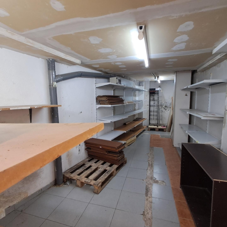 Excelente local comercial en pleno centro de Igualada.
