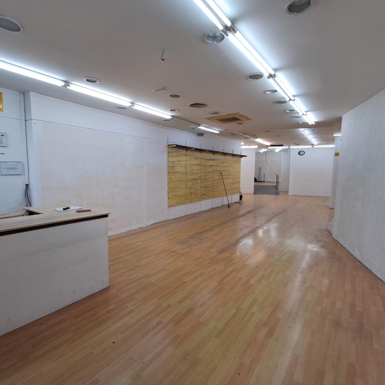 Excelente local comercial en pleno centro de Igualada.