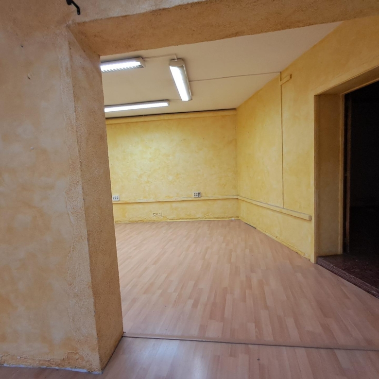 Excelente local comercial en pleno centro de Igualada.