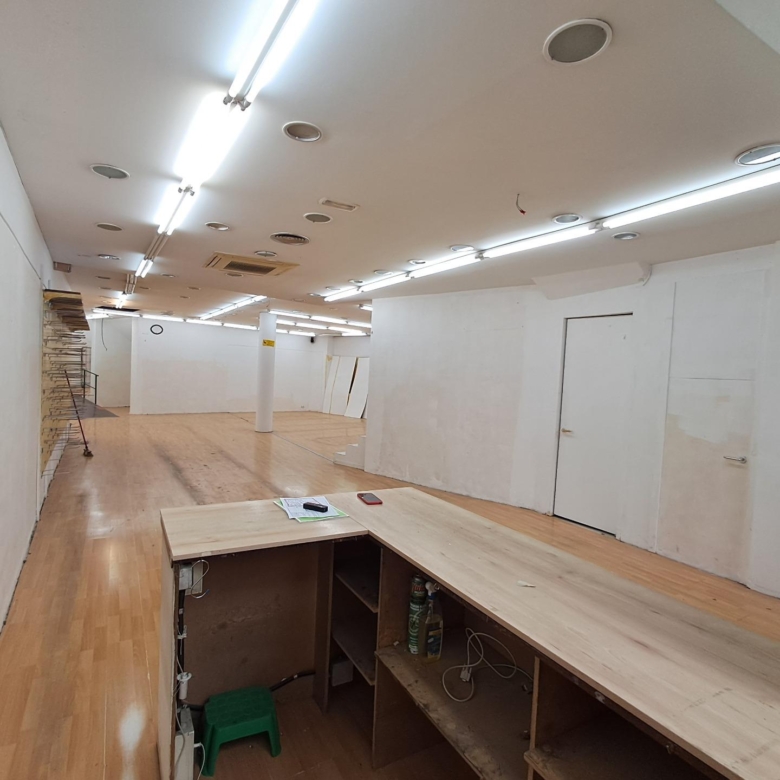 Excelente local comercial en pleno centro de Igualada.
