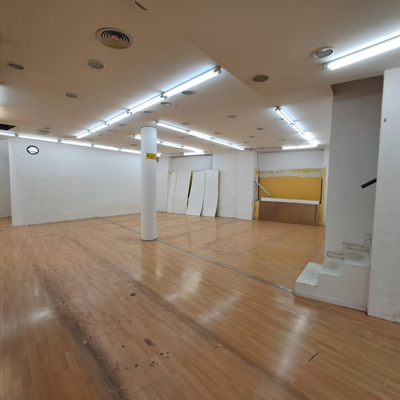 Excelente local comercial en pleno centro de Igualada.