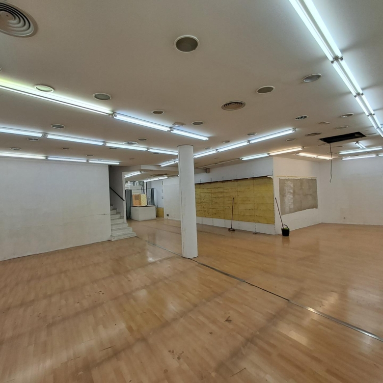 Excelente local comercial en pleno centro de Igualada.