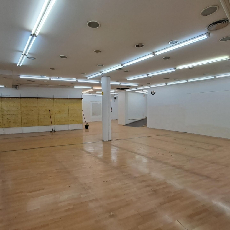 Excelente local comercial en pleno centro de Igualada.