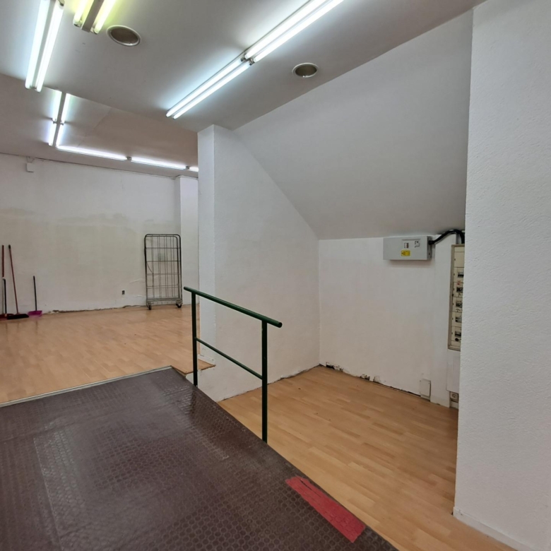 Excelente local comercial en pleno centro de Igualada.