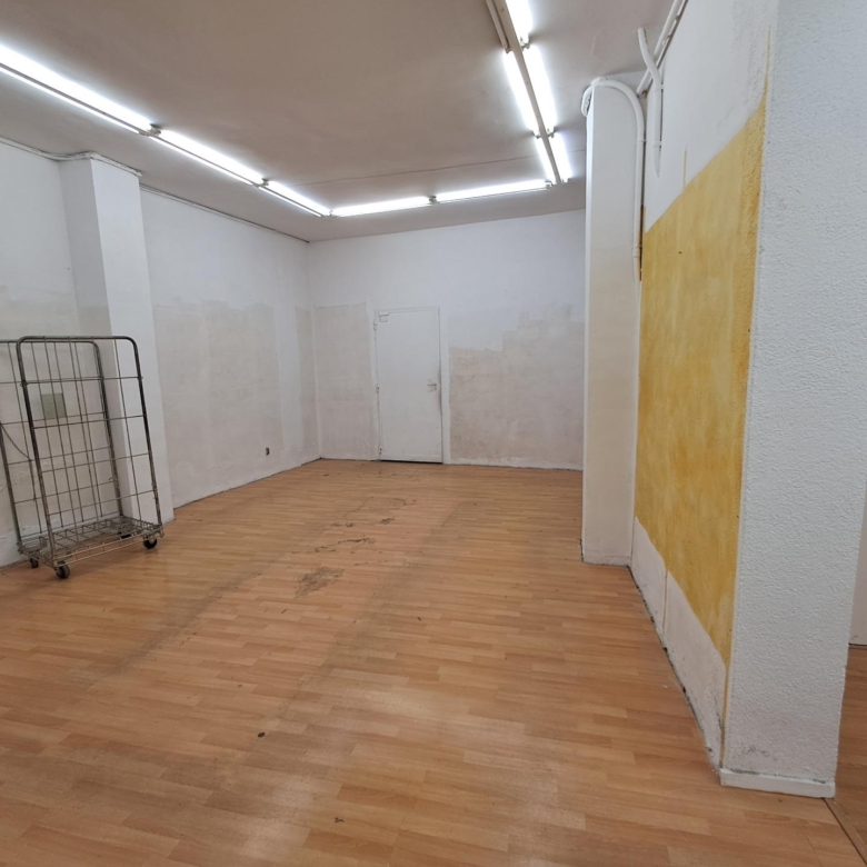 Excelente local comercial en pleno centro de Igualada.