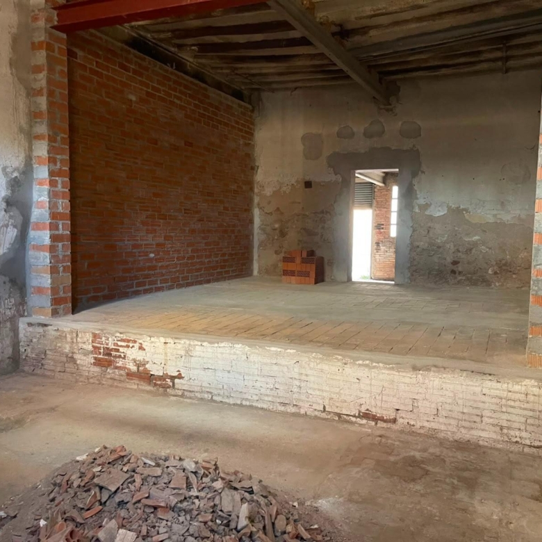 Local-magatzem, amb dos accessos per a vehicles al Rec d’Igualada – 123 m²
