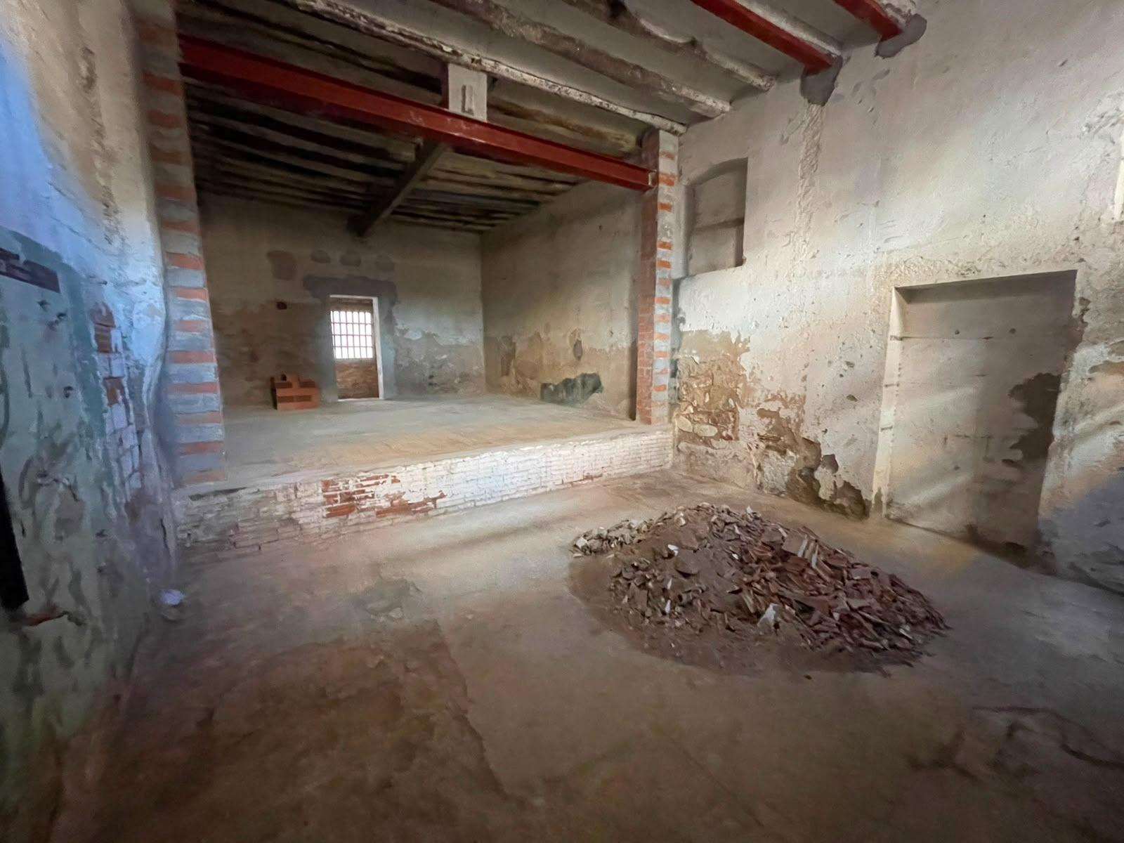 Local-magatzem, amb dos accessos per a vehicles al Rec d’Igualada – 123 m² – 12 Local-magatzem, amb dos accessos per a vehicles al Rec d’Igualada – 123 m²