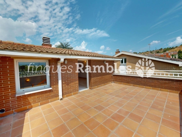 CASA EN VENTA A LES COMES, IMMILLORABLE UBICACIO!!!
