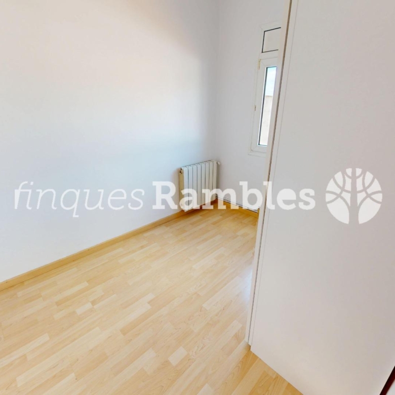 DUES TERRASSES, BONES VISTES I LA CALMA D’UN ÀTIC A IGUALADA