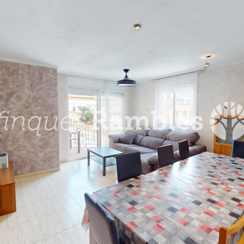 Piso de 3 habitaciones con suite y balcón en Vilanova del Camí