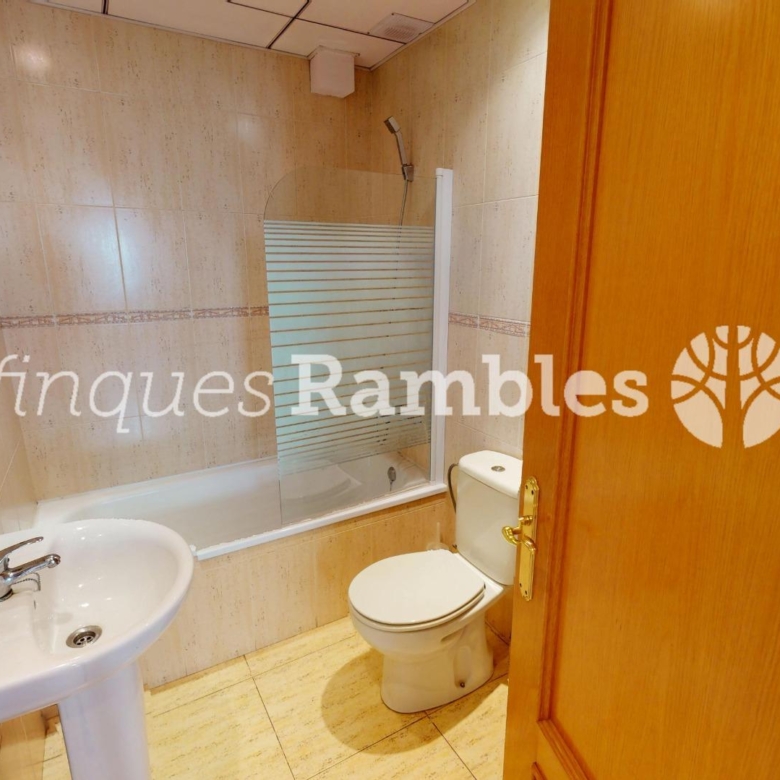 Piso de 3 habitaciones con suite y balcón en Vilanova del Camí