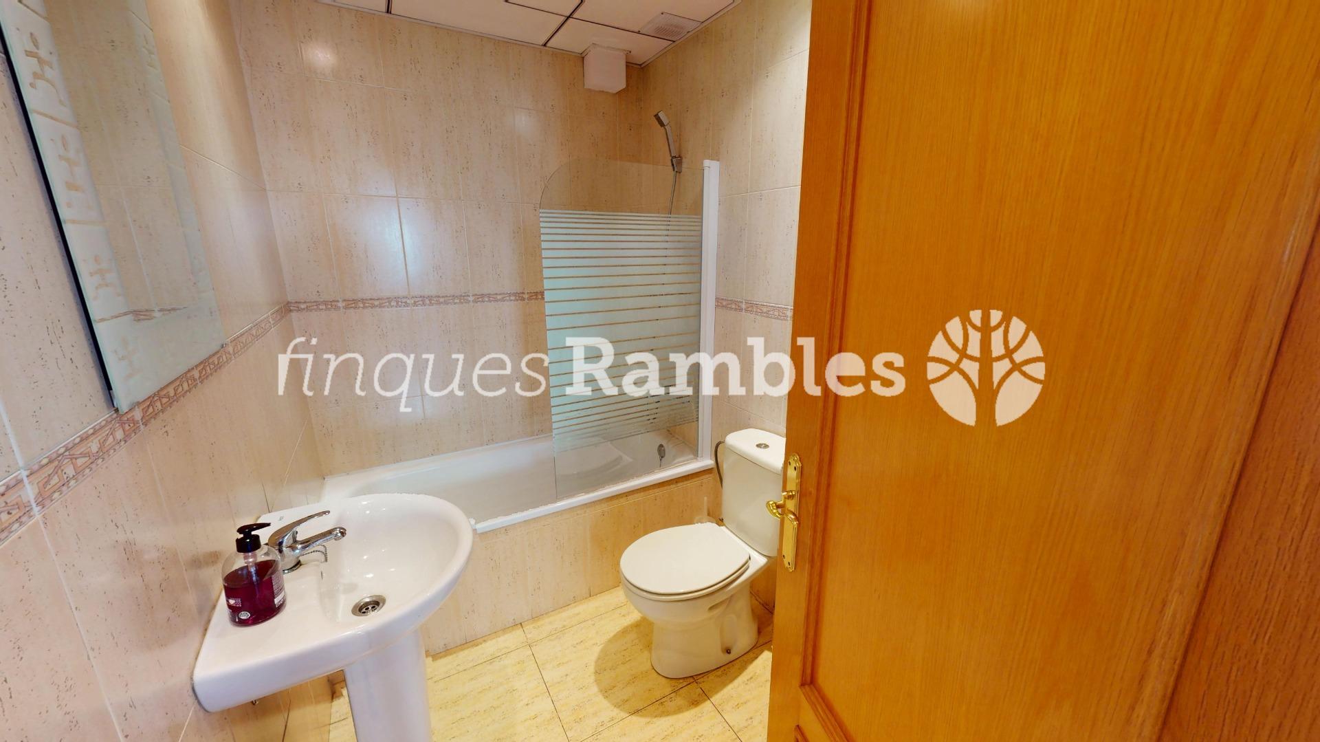 Piso de 3 habitaciones con suite y balcón en Vilanova del Camí