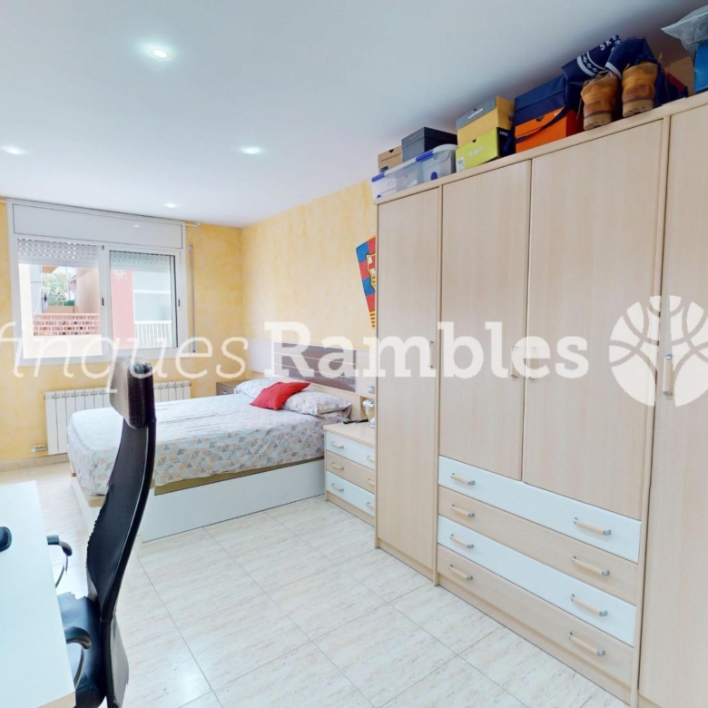 Piso de 3 habitaciones con suite y balcón en Vilanova del Camí